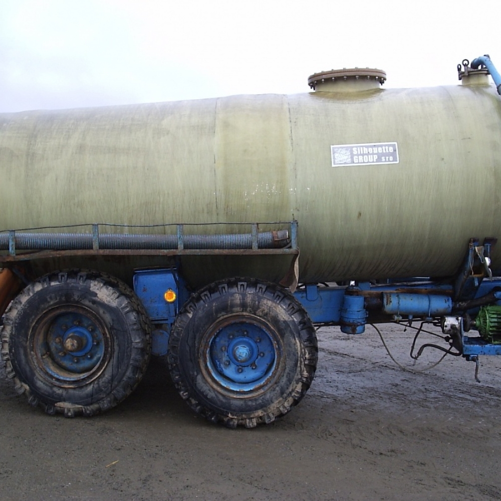 Vacuum truck